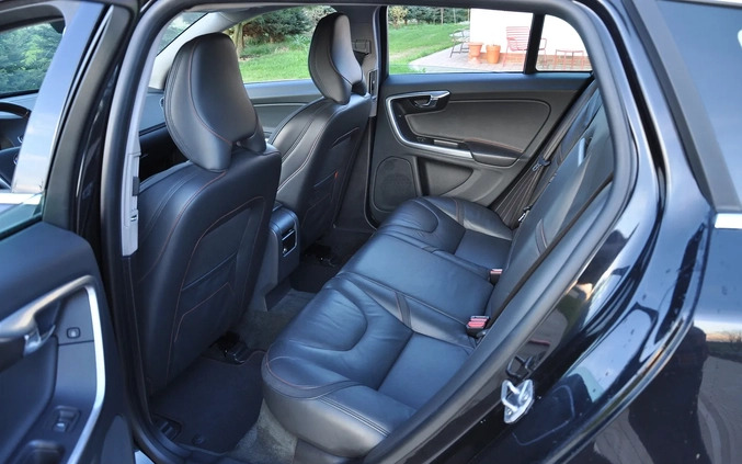 Volvo V60 cena 52400 przebieg: 219000, rok produkcji 2015 z Starachowice małe 667